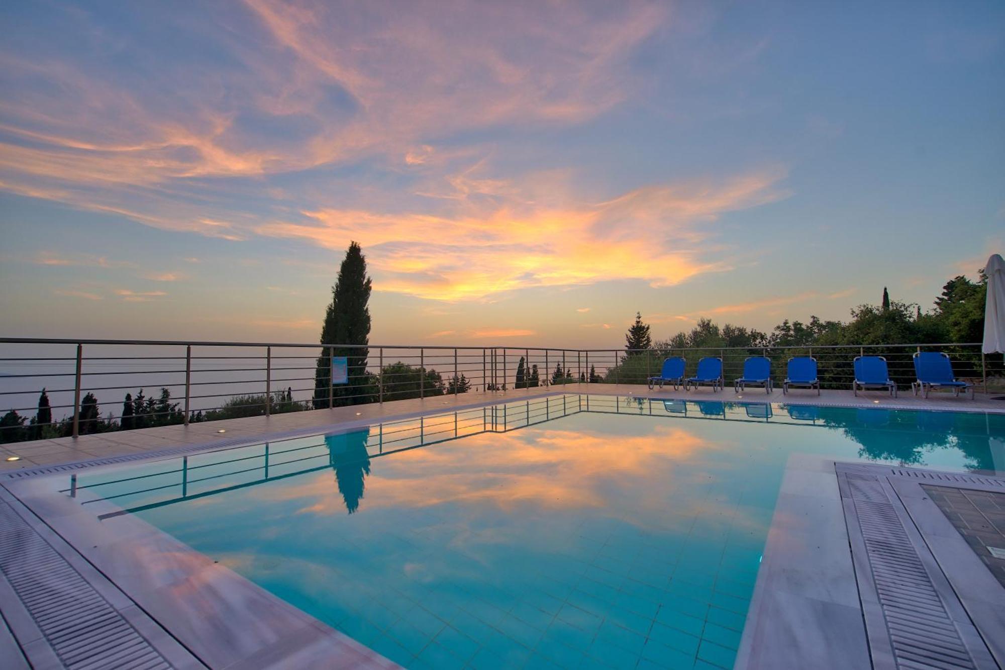 Studios Vrionis Panoramic Sunset Kothréas Exterior foto