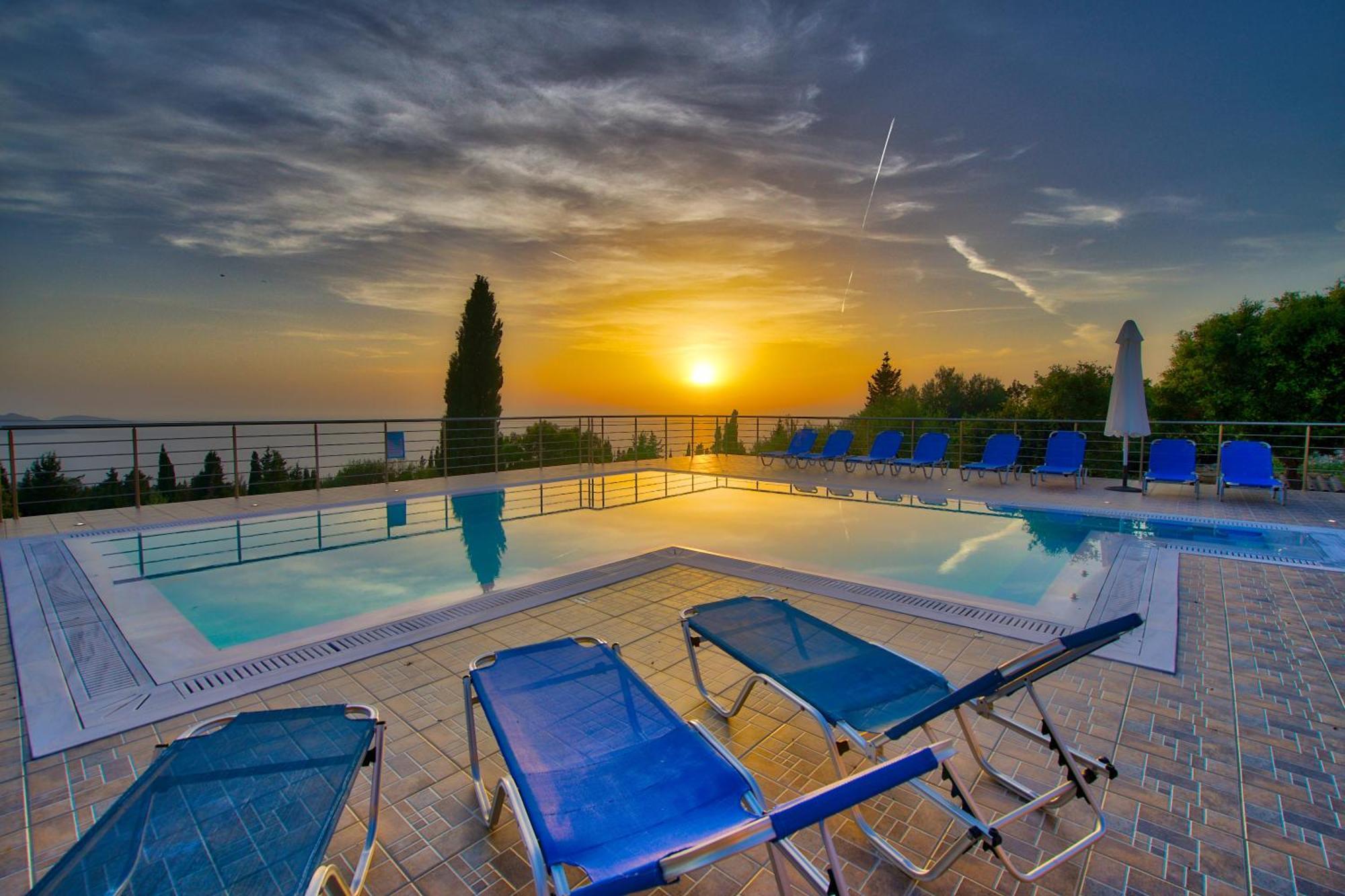 Studios Vrionis Panoramic Sunset Kothréas Exterior foto
